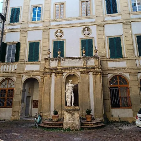아파트 Palazzo Bianchi Bandinelli By Francigenaapartments *